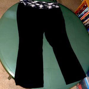 Torrid 4X Black Yoga Pants with Fun Black & White Pattern on Waistband